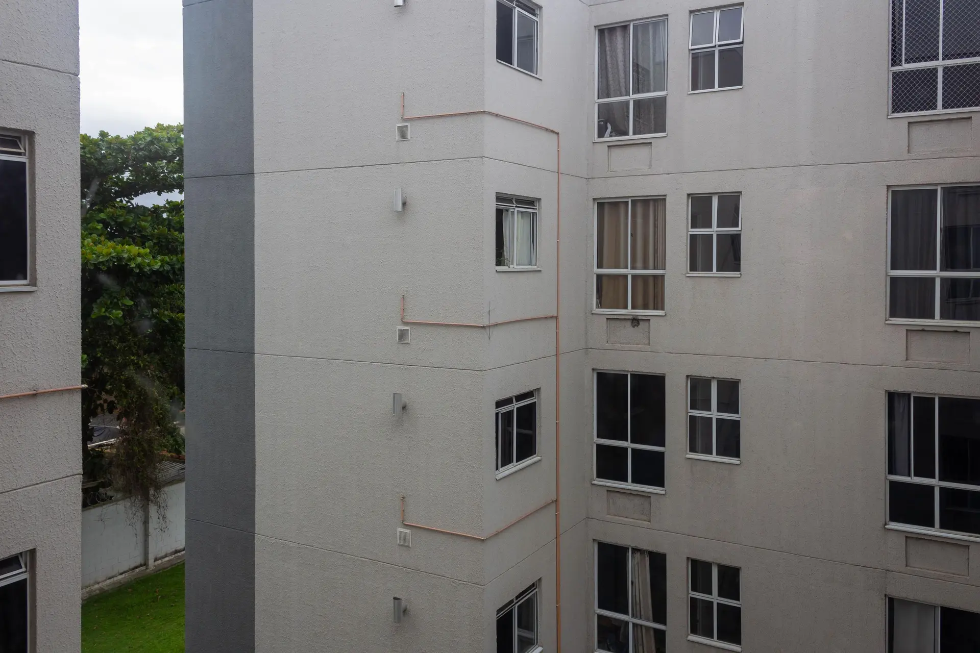 2-bedroom apartment in a building with a pool — photo 6