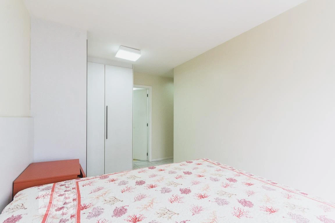 Rental apartment with 2 bedrooms and a glass balcony — photo 37