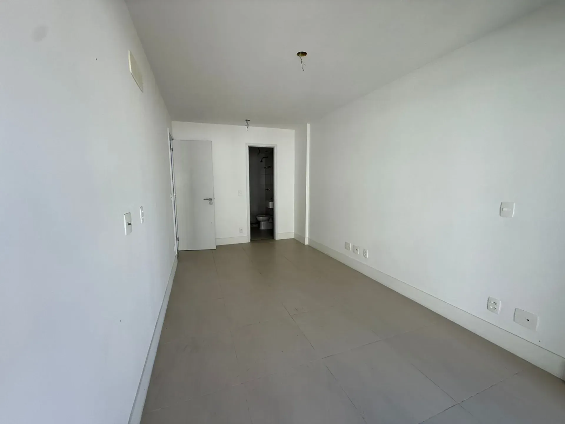 Apartment with balcony, 3 bedrooms and 2 parking spots — photo 16