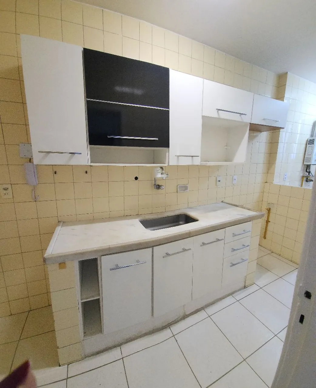 2-bedroom apartment in a building with a gym — photo 16