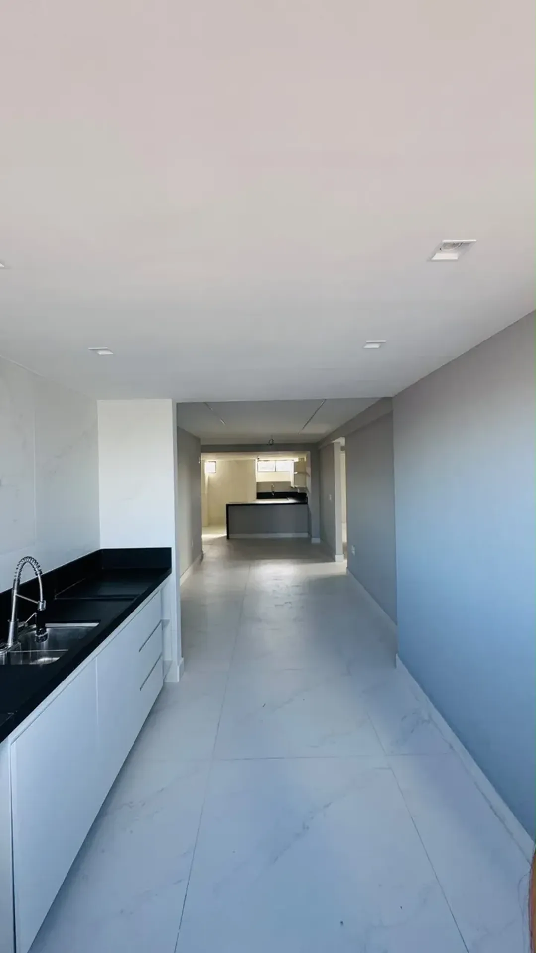 Apartment on the 7th floor with floor-to-ceiling windows — photo 2