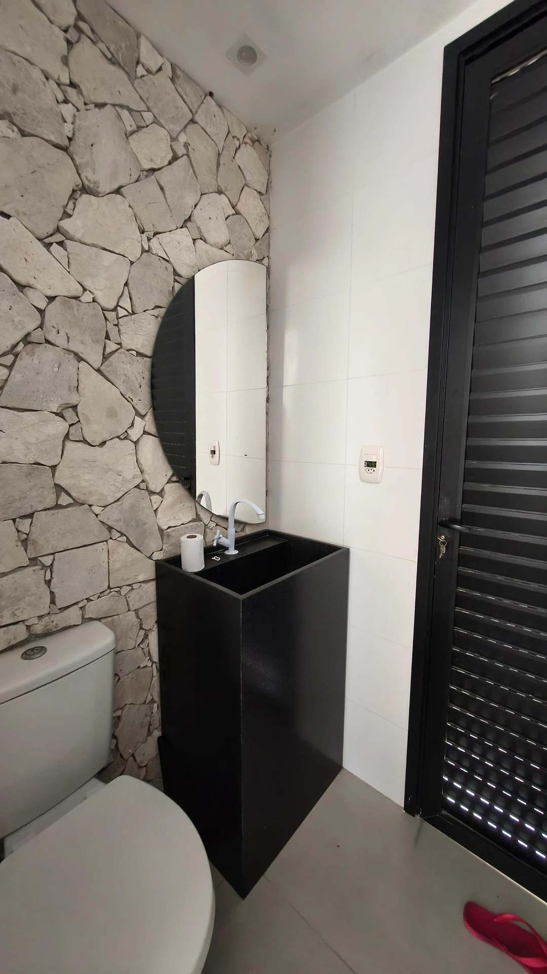 Jacuzzi in a 5-bedroom house, 350 m² — photo 7