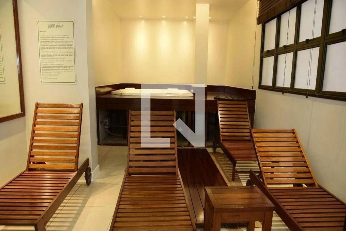 Apartamento de 89 m² com janelas do piso ao teto e closet — photo 105
