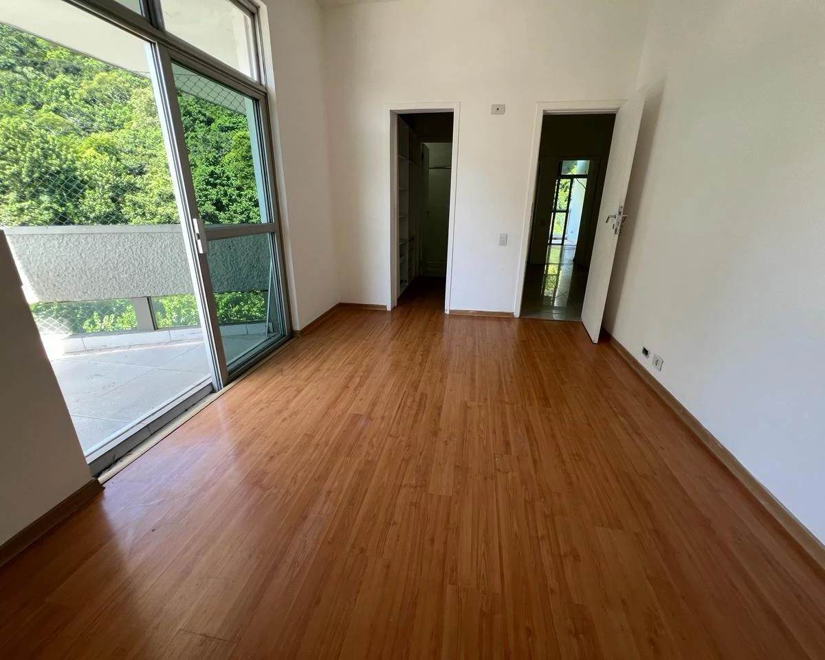 Apartamento de 200 m² com 4 quartos, 4 banheiros e 2 vagas — photo 23
