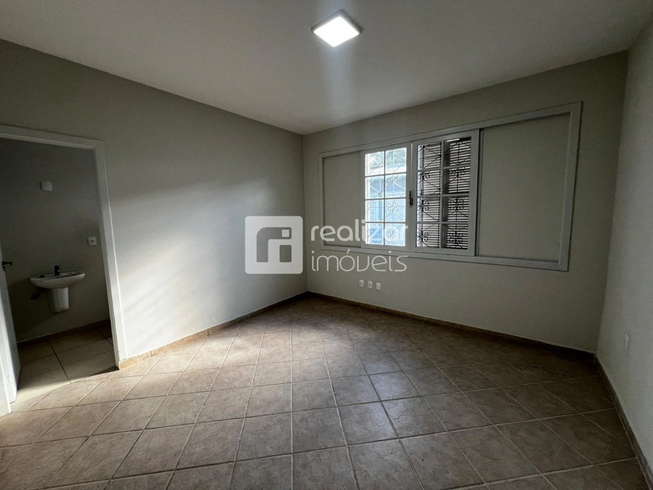 Casa de 5 dormitorios, 2 con baño propio, 240 m² — photo 8