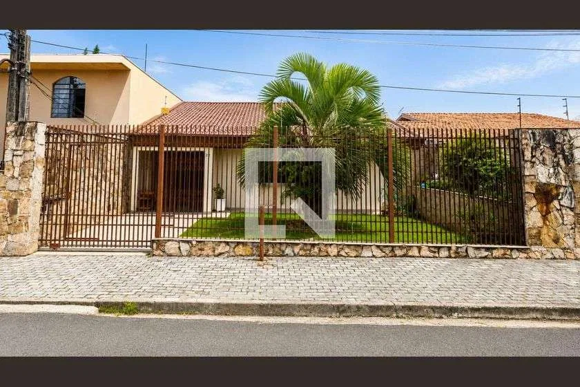 House with 4 bedrooms and 275 m² plus shared BBQ area — photo 22