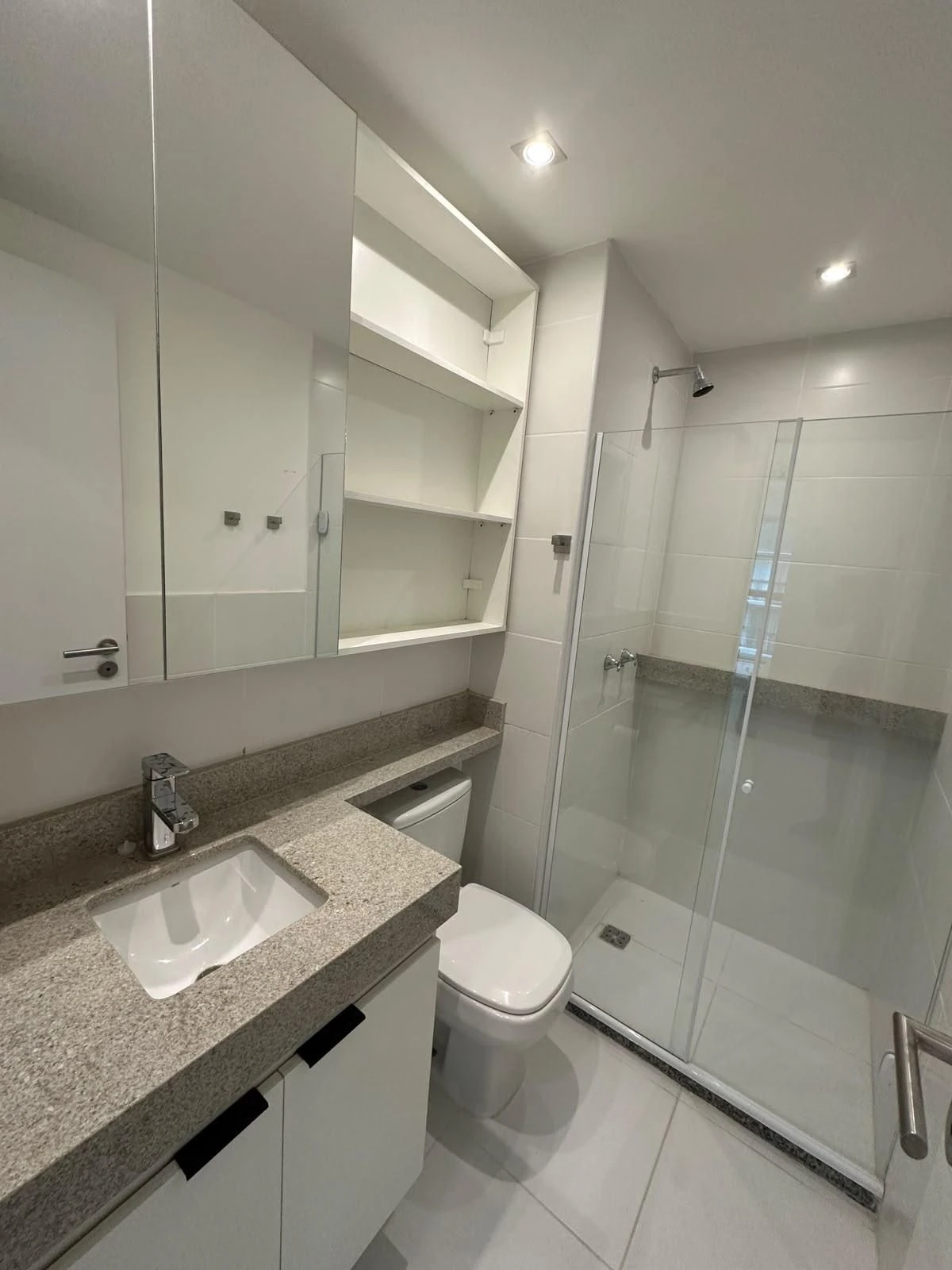 Floor-to-ceiling windows in a 2-bedroom apartment, 84 m² — photo 36
