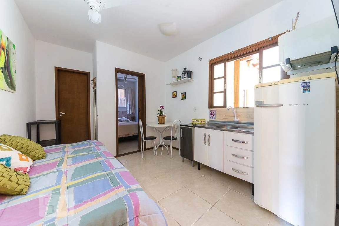 One-bedroom, 23 m² apartment in Florianópolis — photo 2