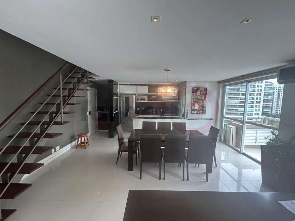 Home office in a 3-bedroom apartment, 124 m²
