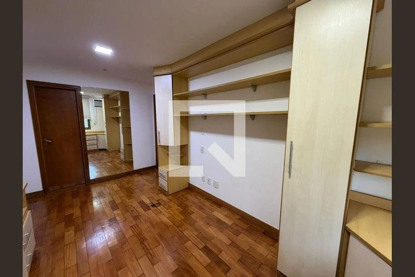 166 m² apartment with 4 en-suite bedrooms and enclosed balcony — photo 2