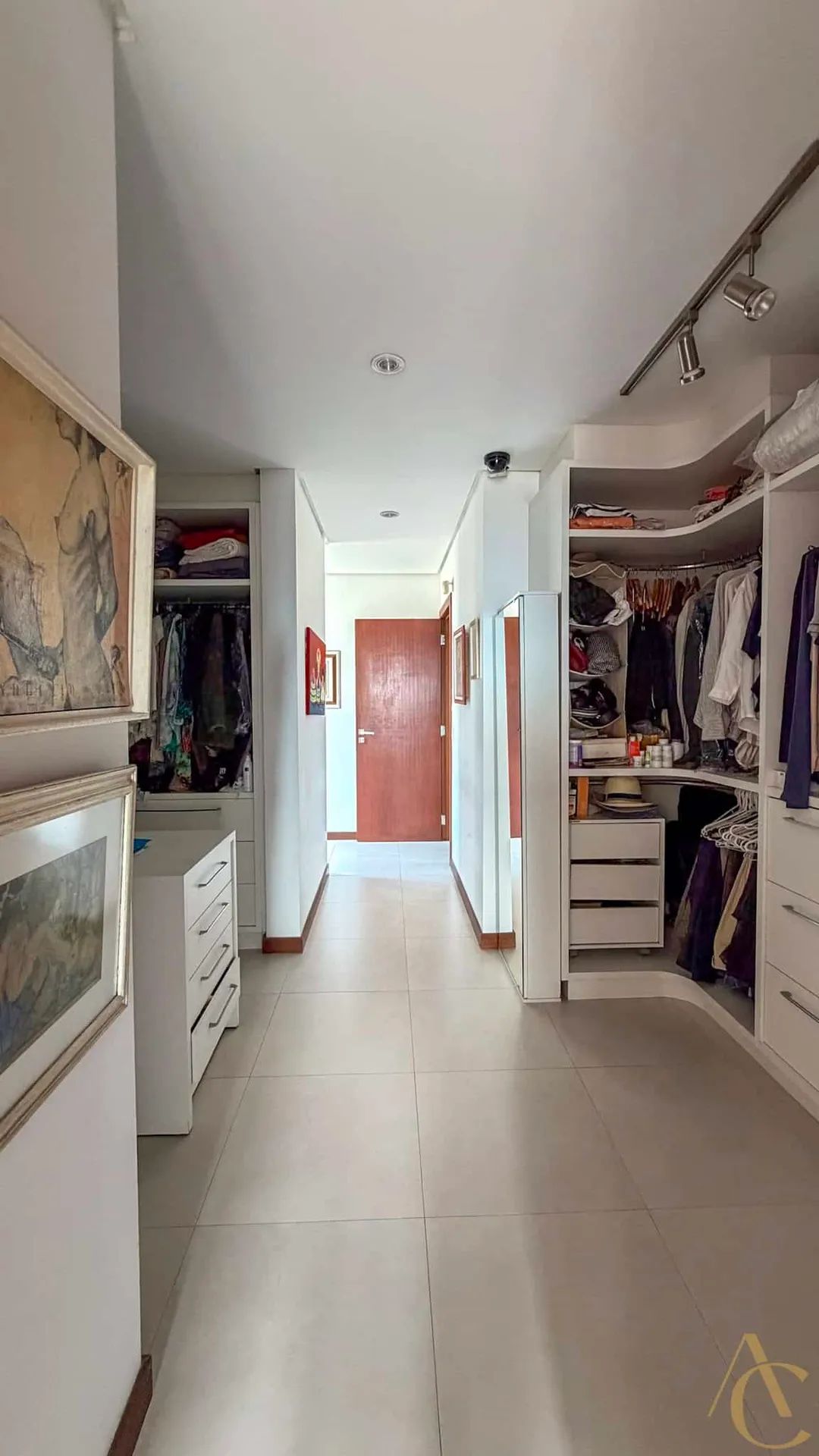 Furnished house, 689 m², with a grill on the balcony — photo 81