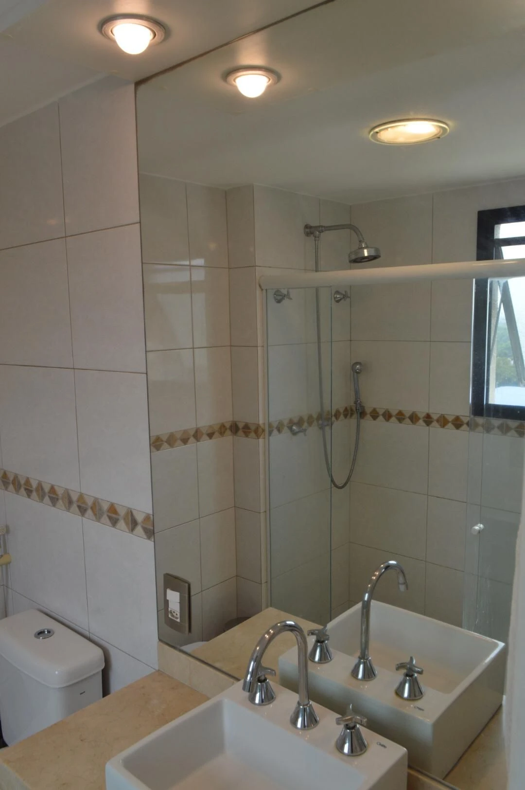 Glass-enclosed balcony in a 3-bedroom apartment, 85 m² — photo 58