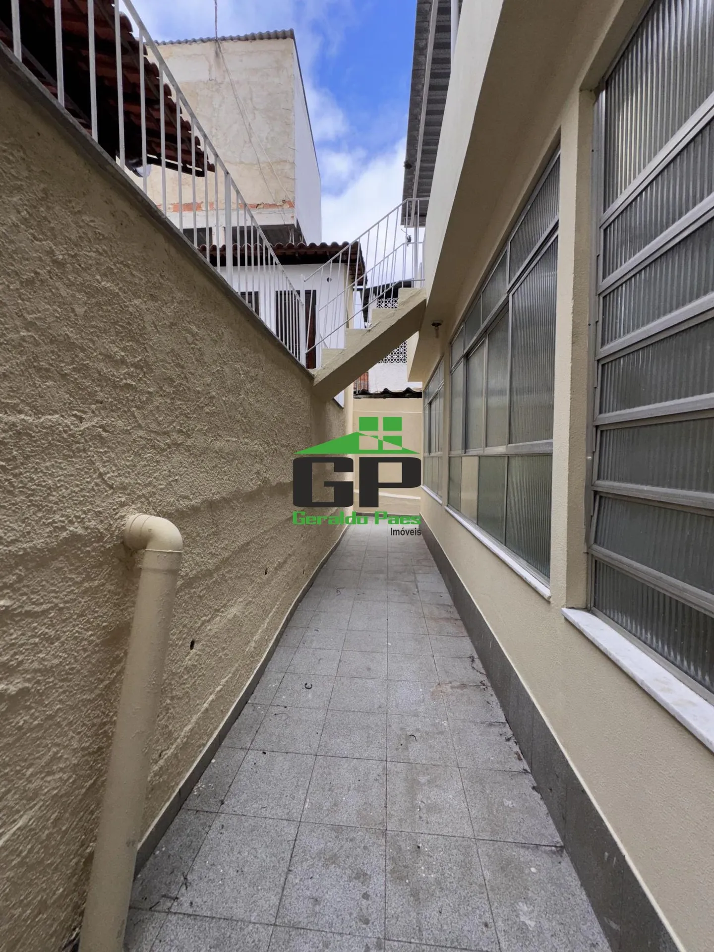 Unfurnished house with 4 bedrooms and a balcony — photo 32