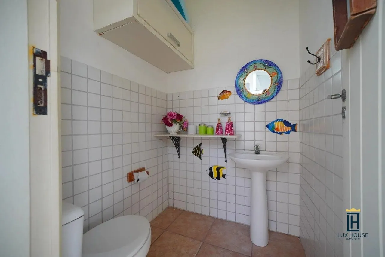 Casa de 3 dormitorios con ventanales de piso a techo — photo 28