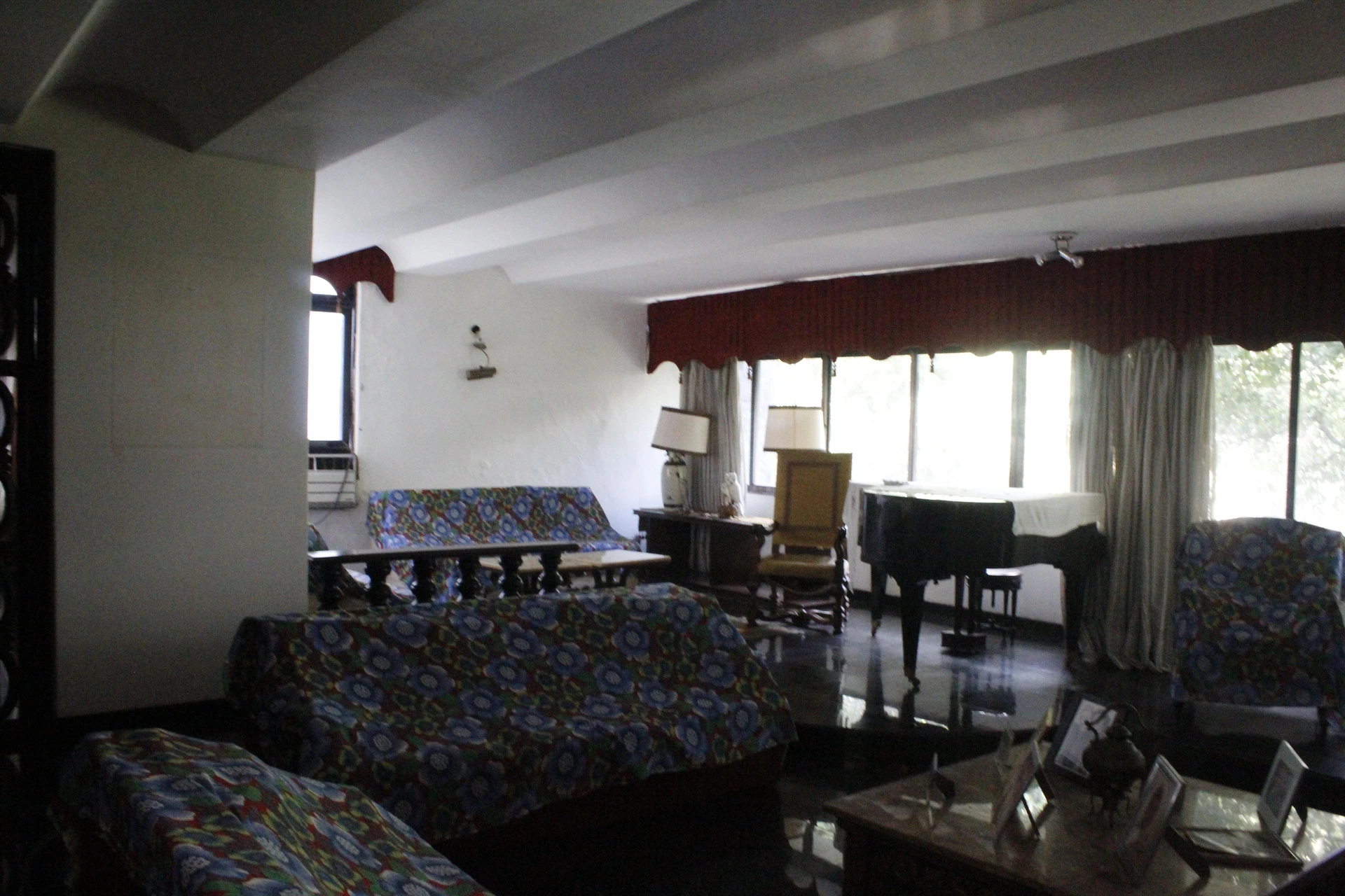 Apartamento mobiliado com 4 dormitórios e 4 banheiros