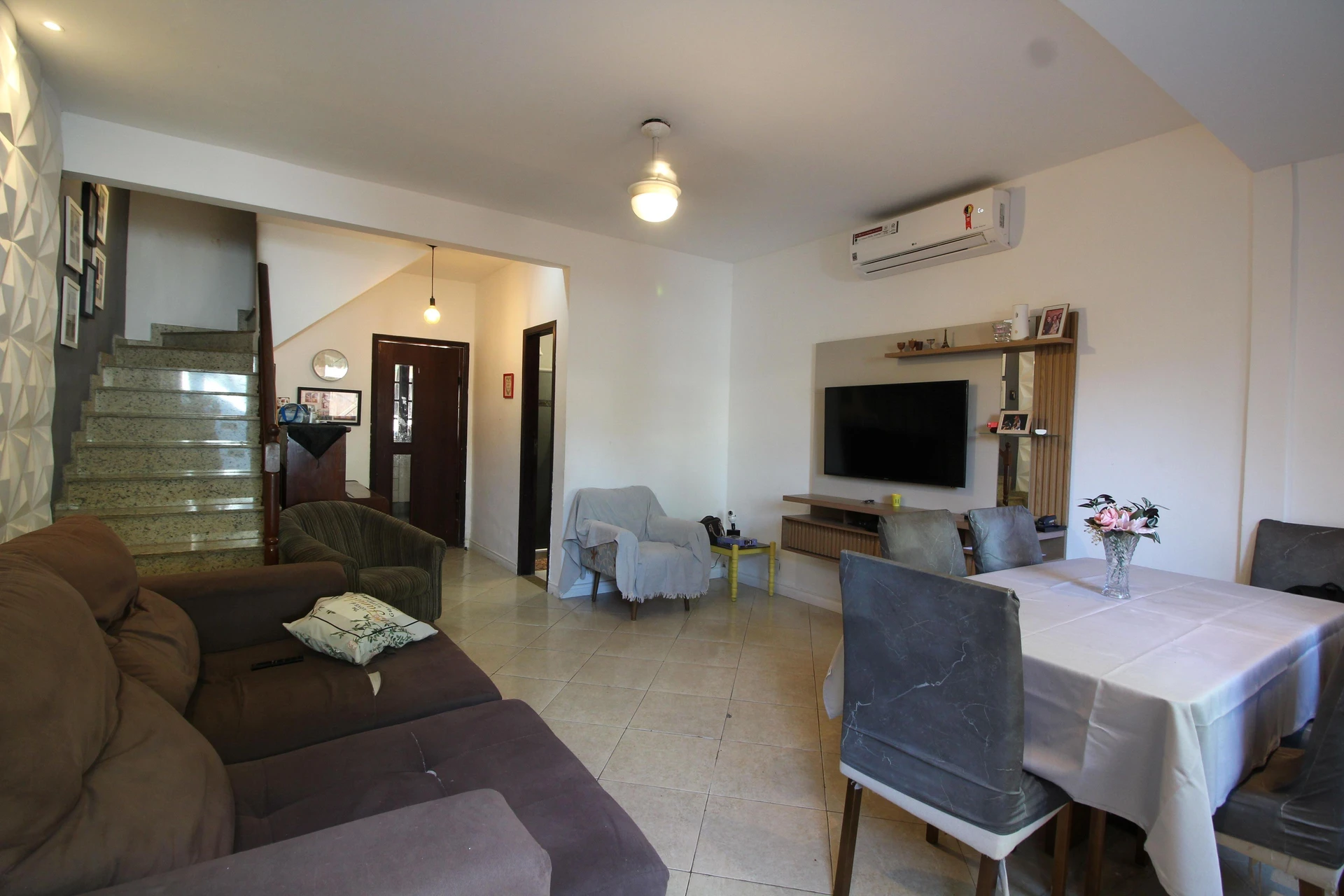 Furnished house with 3 bedrooms, private yard and 1 parking spot — photo 9