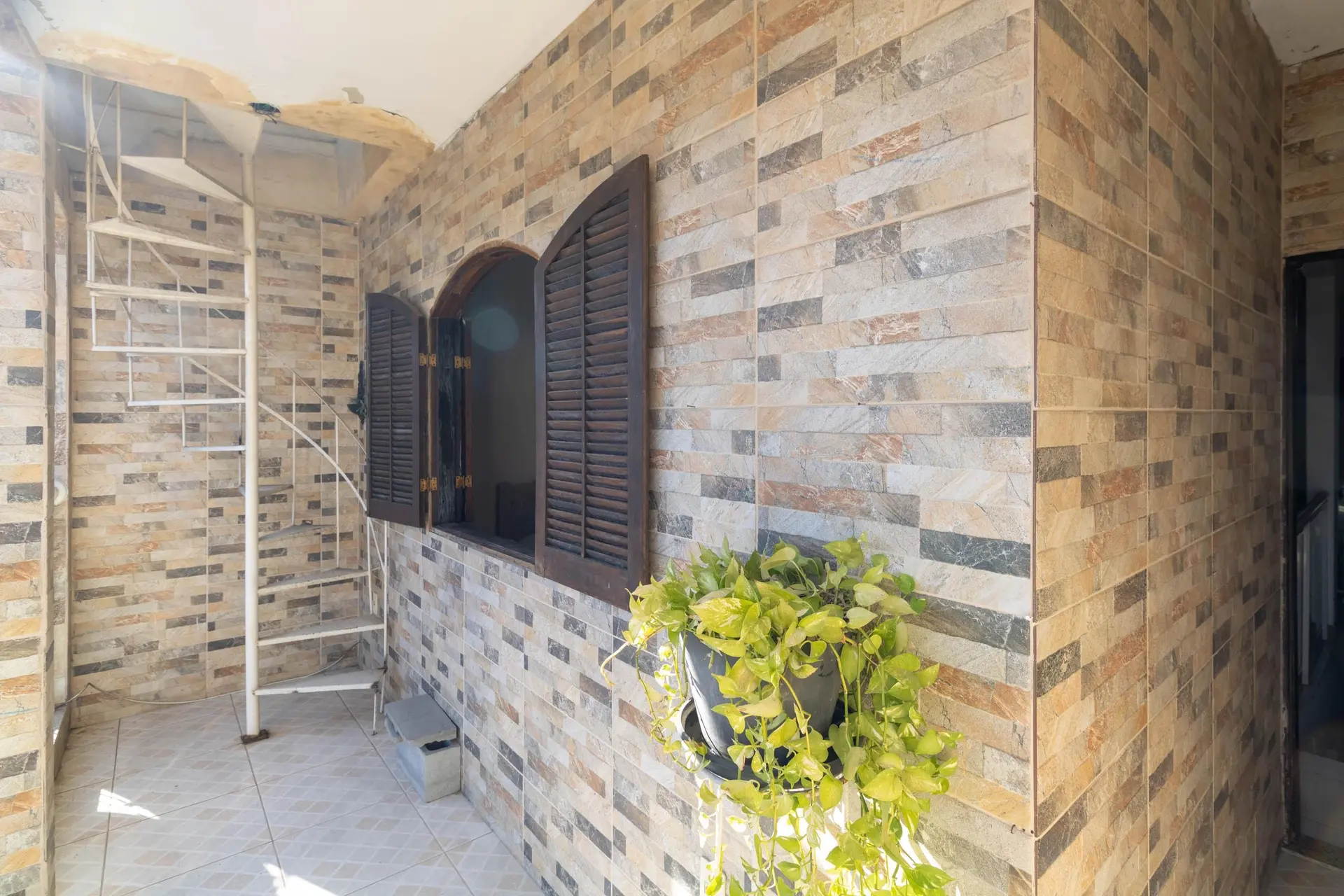 Casa mobiliada com 3 quartos e cozinha com fogão a gás — photo 50