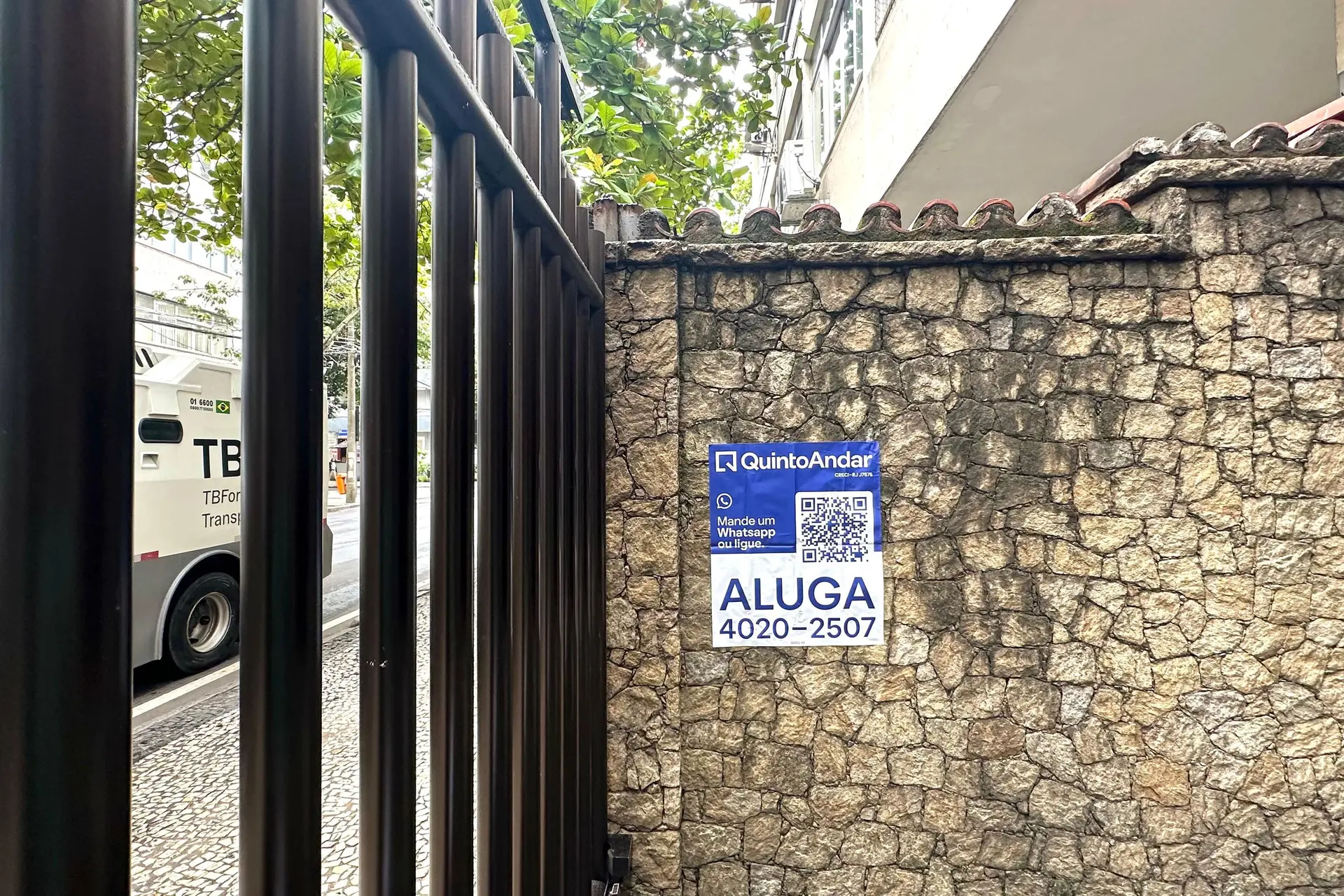 Квартира з 3 спальнями та дерев'яною підлогою або ламінатом — photo 54