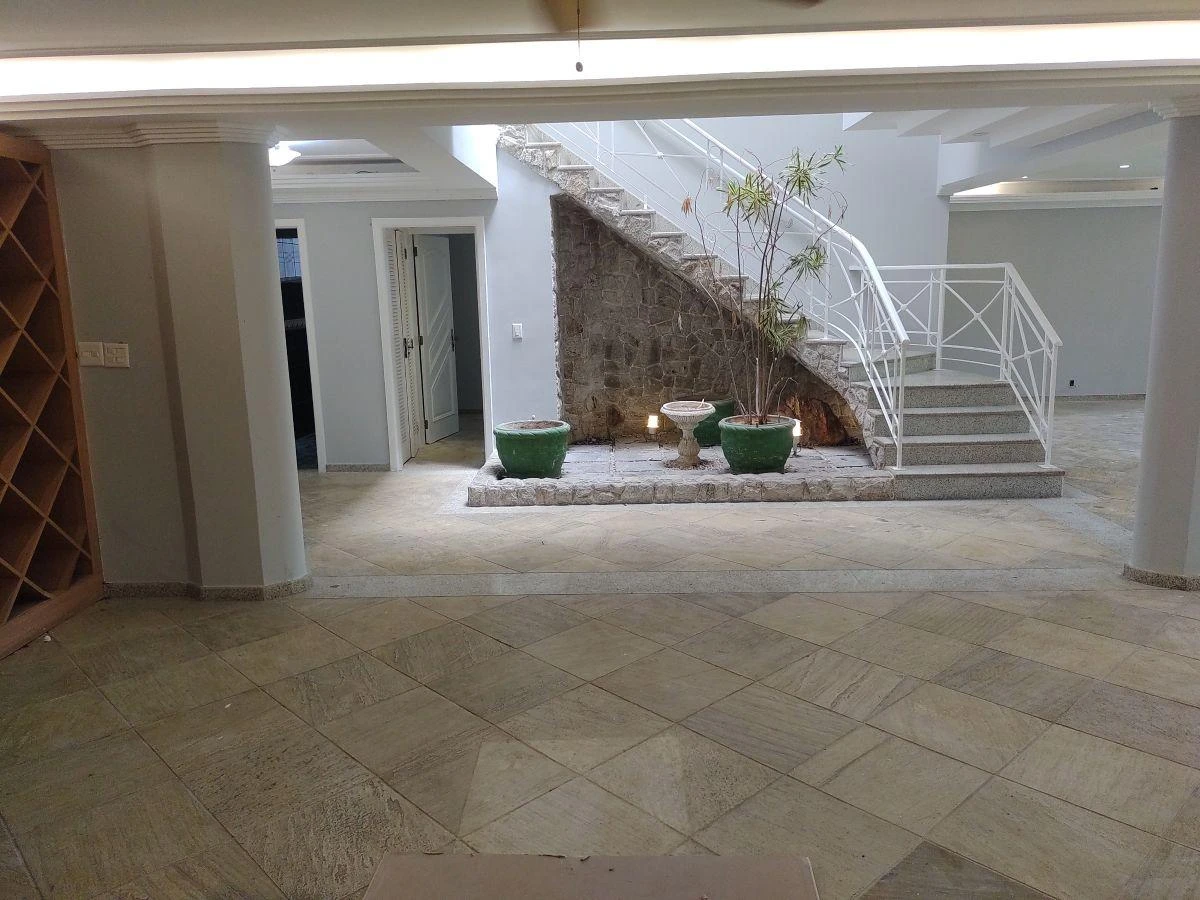 Casa de 650 m² con 6 suites y 5 plazas — photo 9