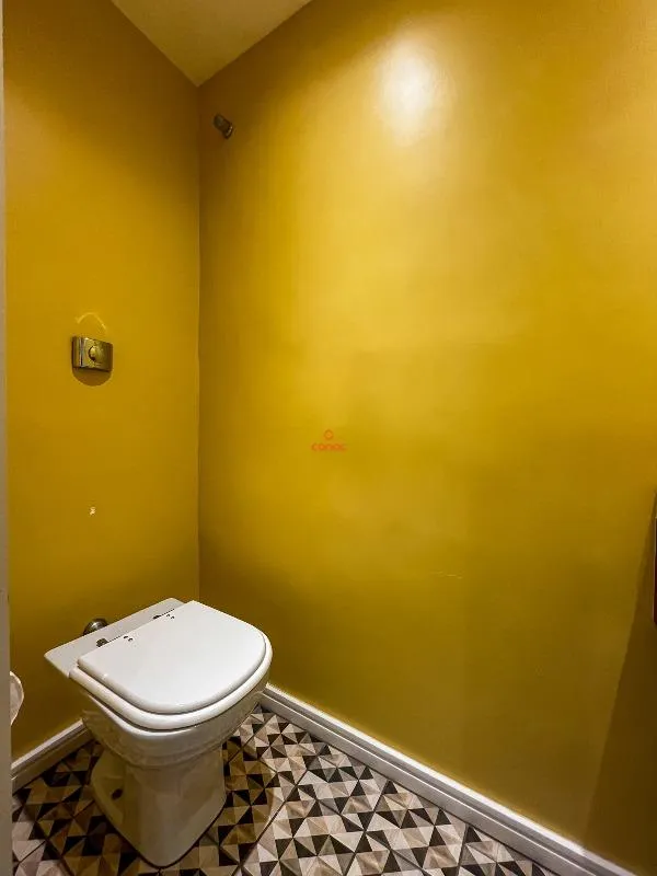One-bedroom apartment with wood or laminate floors — photo 19