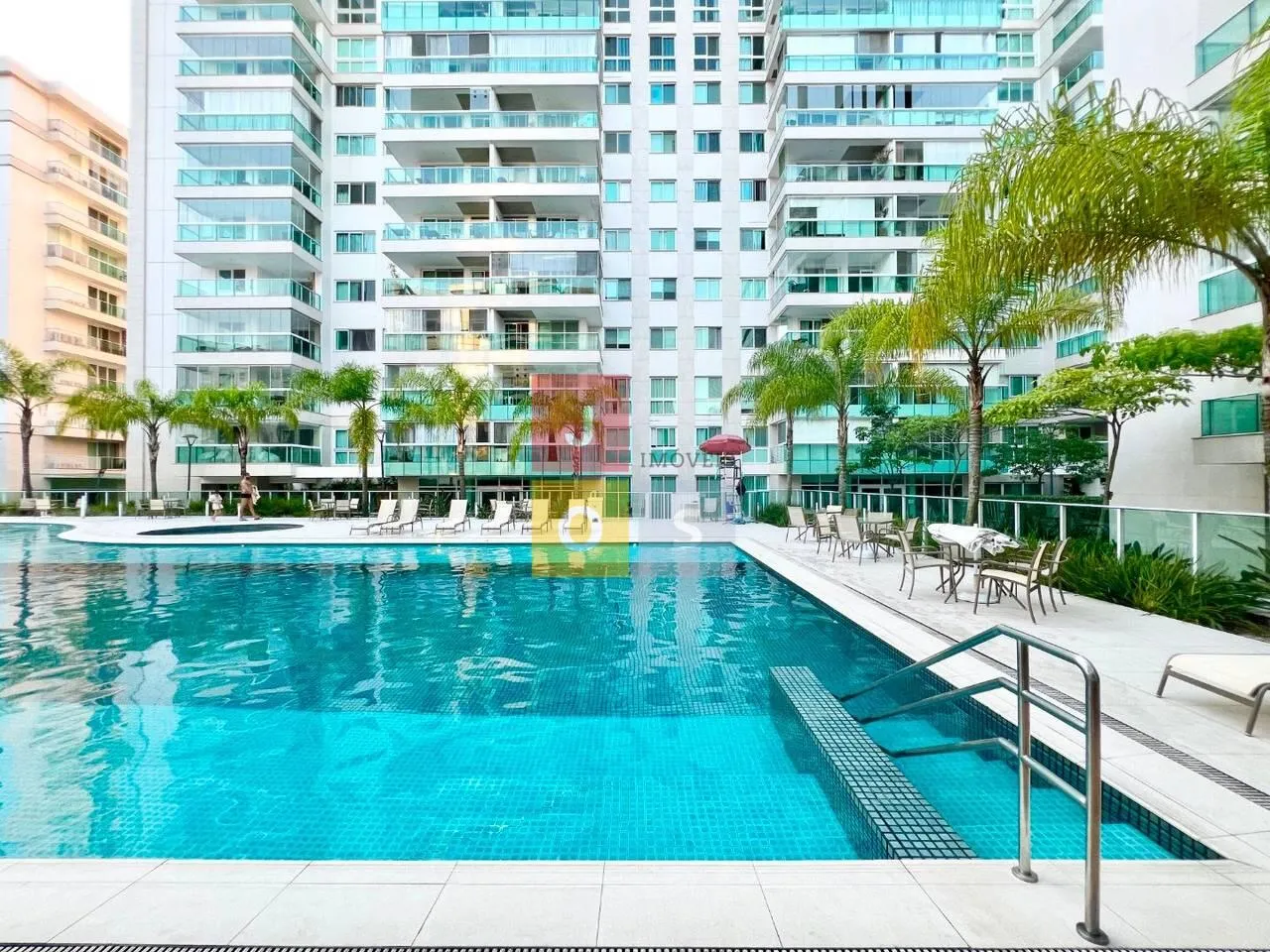 Furnished 4-bedroom suite apartment with 156 m² — photo 85