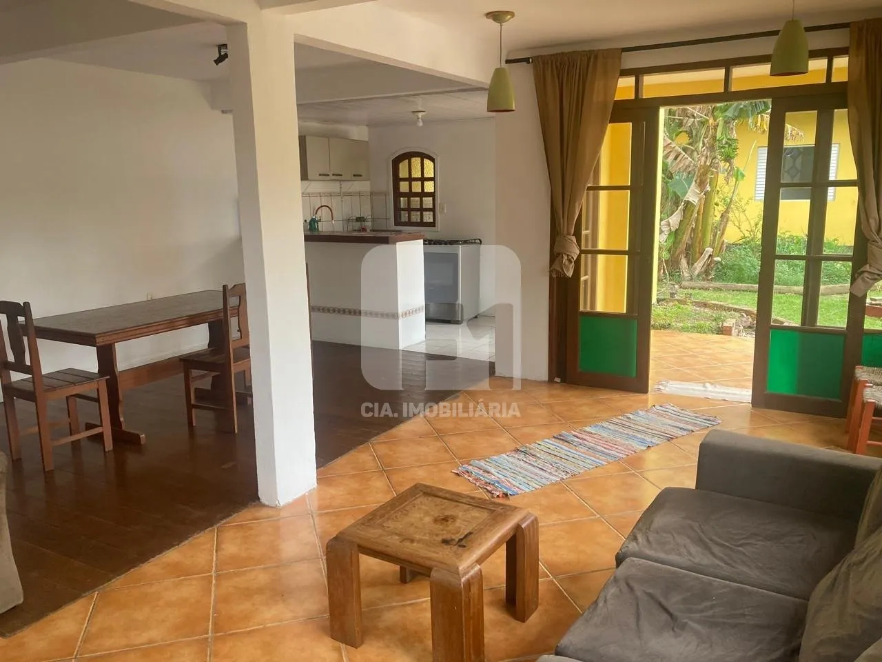 House with guest unit, 4 bedrooms and 140 m² with BBQ