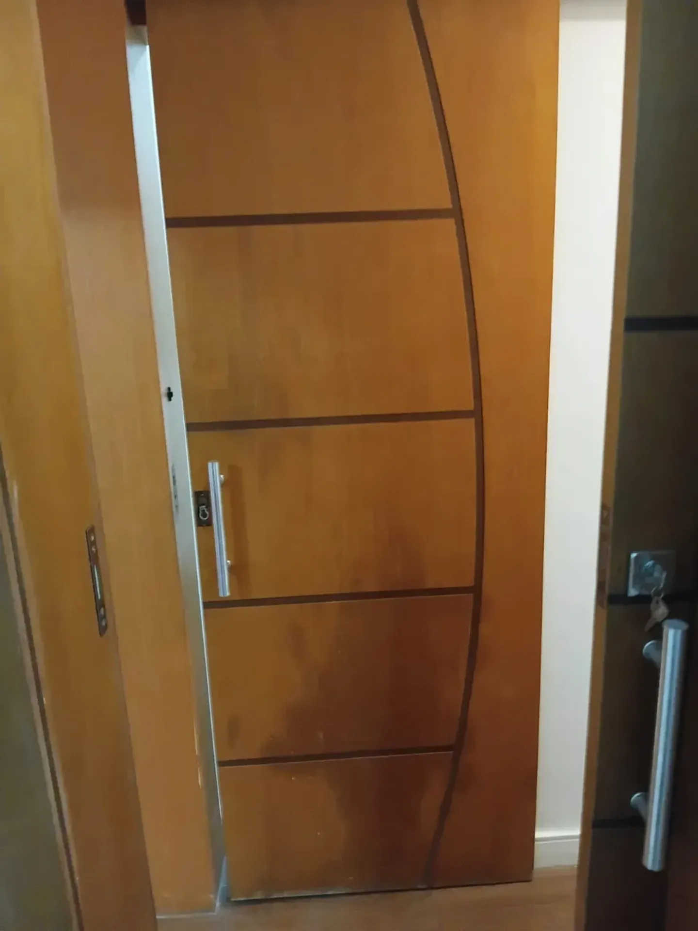 75 m² apartment with a walk-in closet and a home office — photo 10