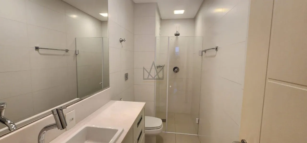 4-bedroom apartment in a building with a gym — photo 6