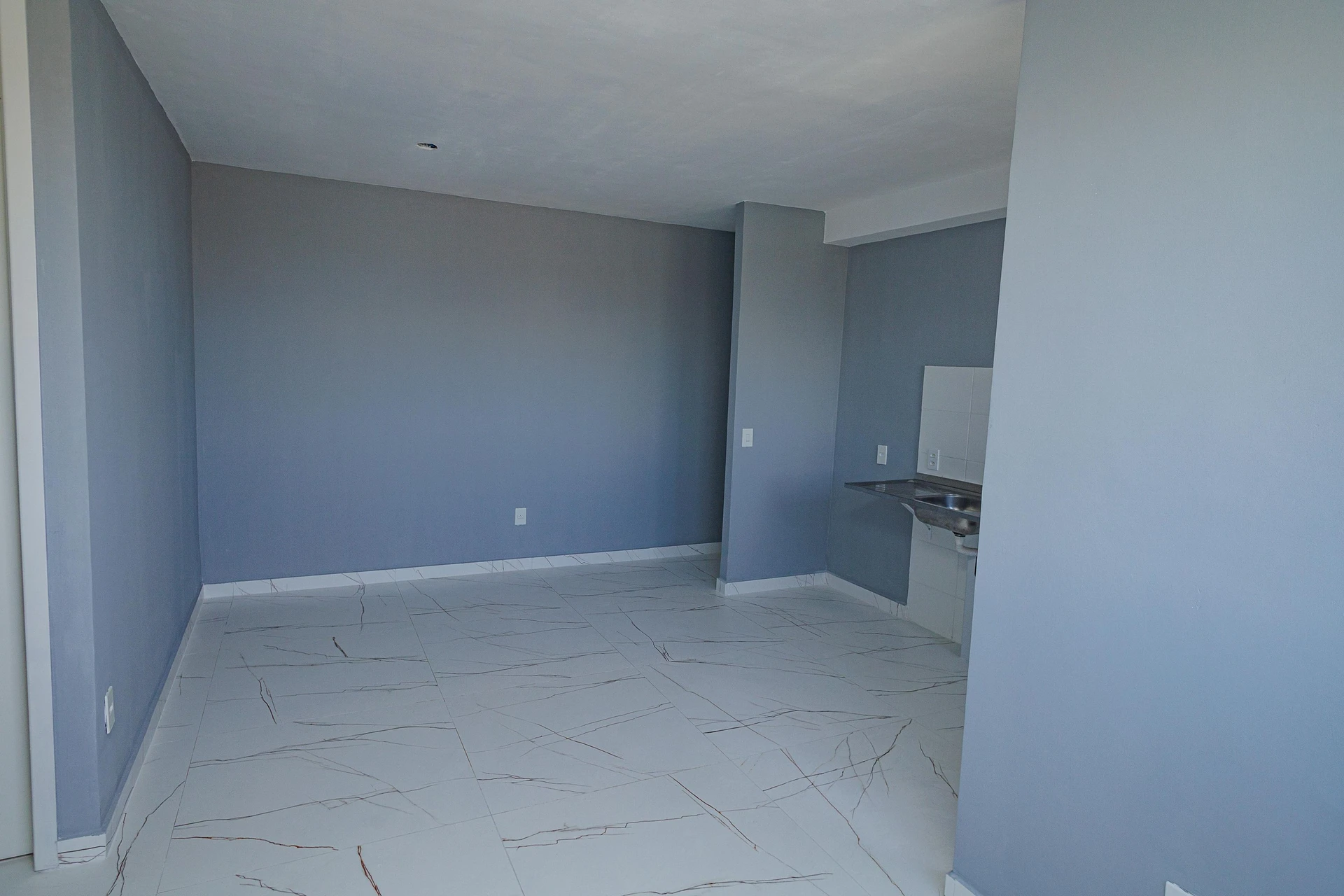 2-bedroom apartment with an open-air pool area — photo 12