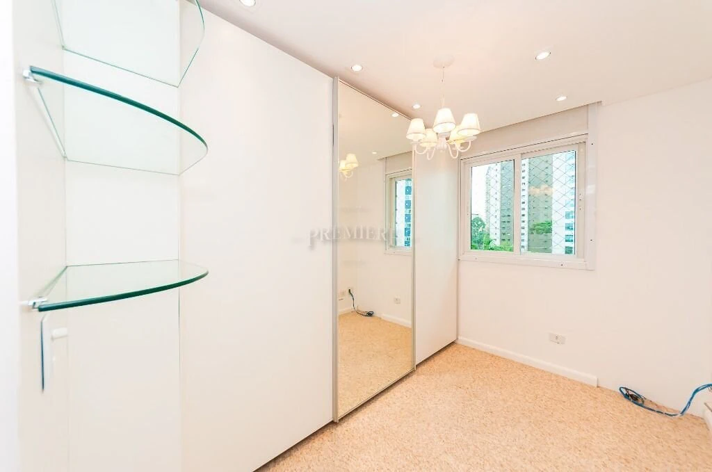 3-bedroom apartment, 1 with its own bathroom, 192 m² — photo 4