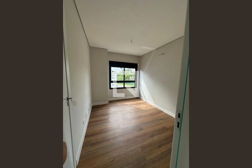 Furnished house, 205 m², with floor-to-ceiling windows — photo 4