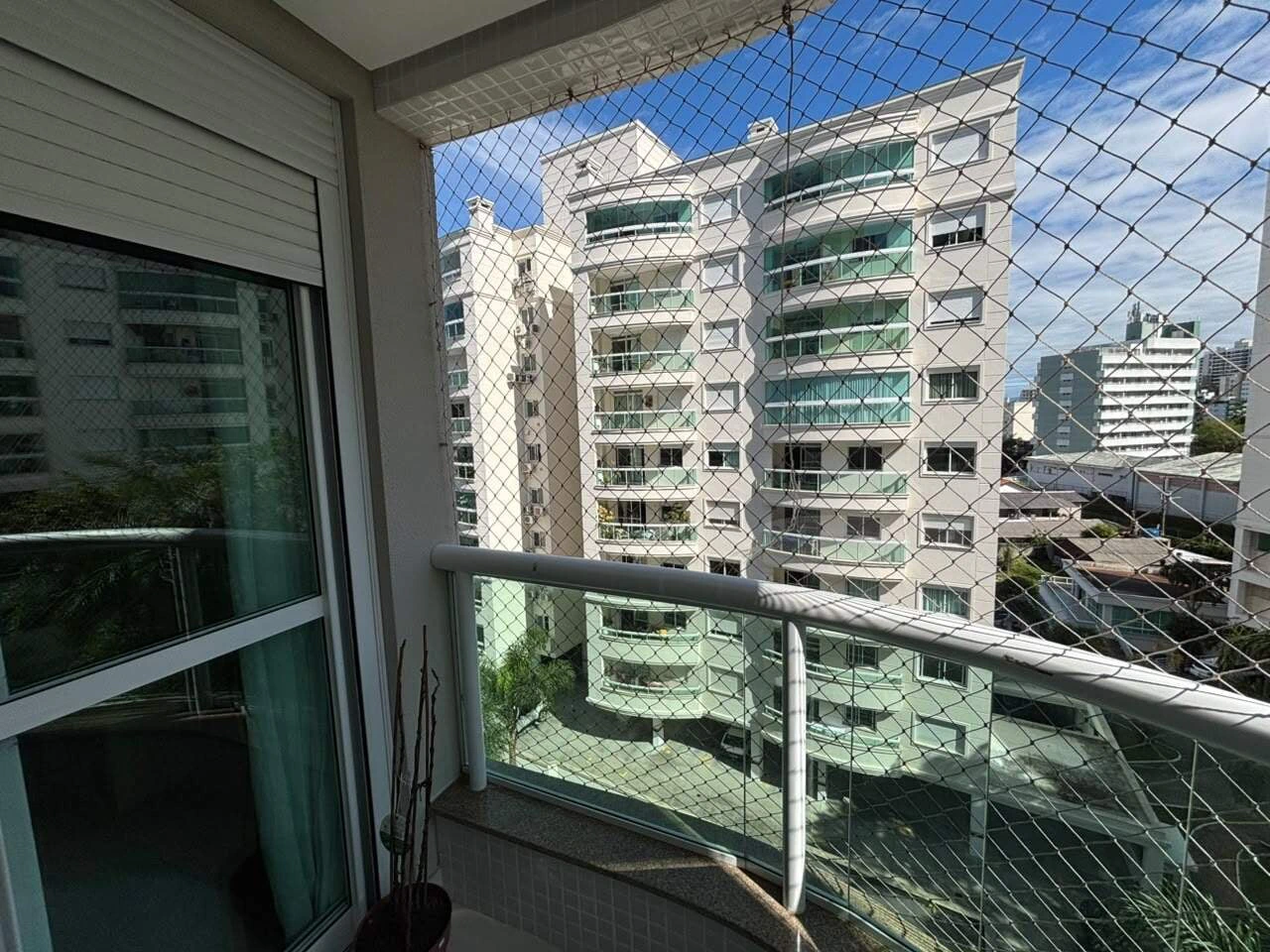 Glass-enclosed balcony in a 4-bedroom apartment, 127 m² — photo 6