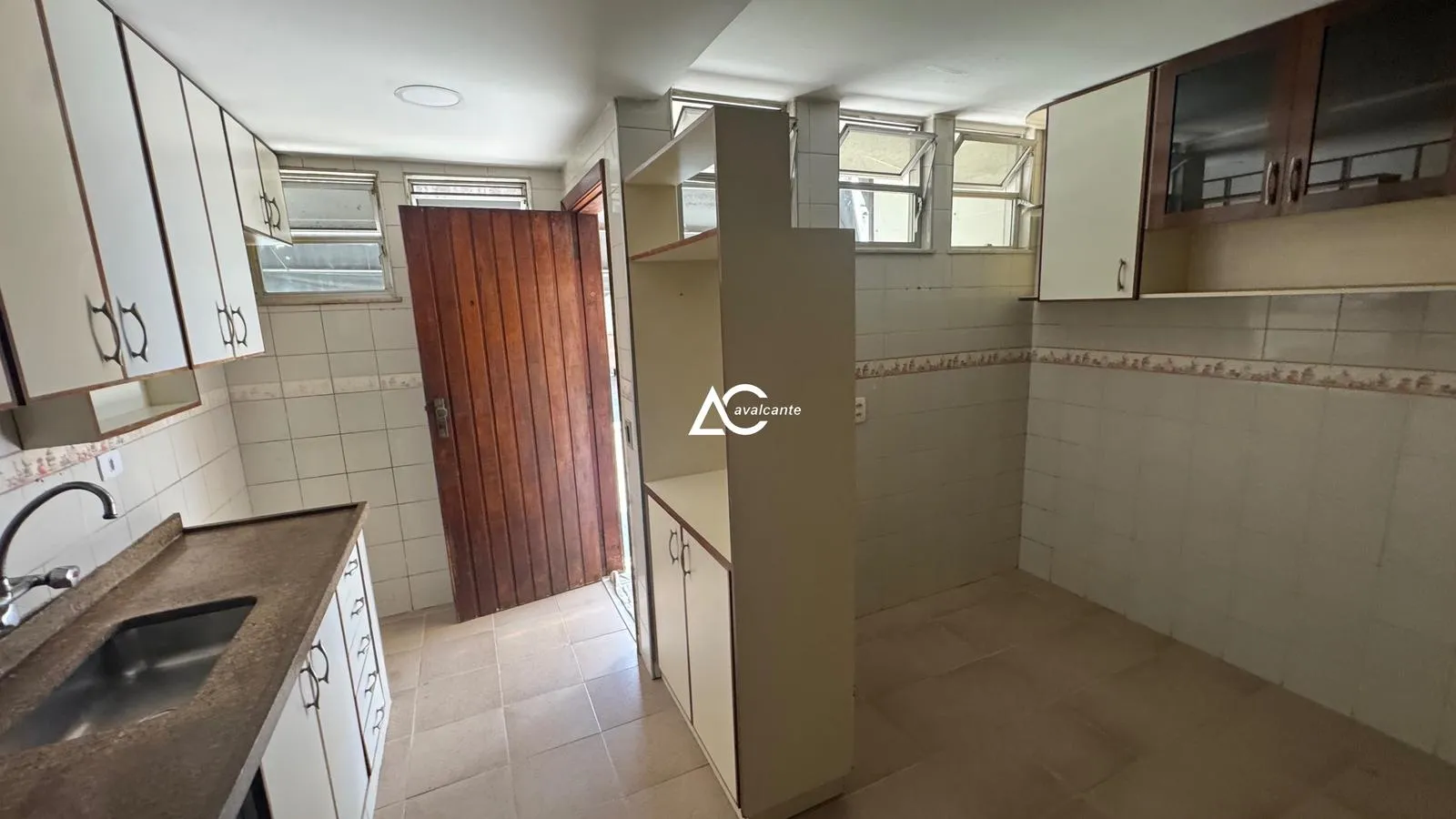 Furnished duplex house with 4 bedrooms and 600 m² — photo 36