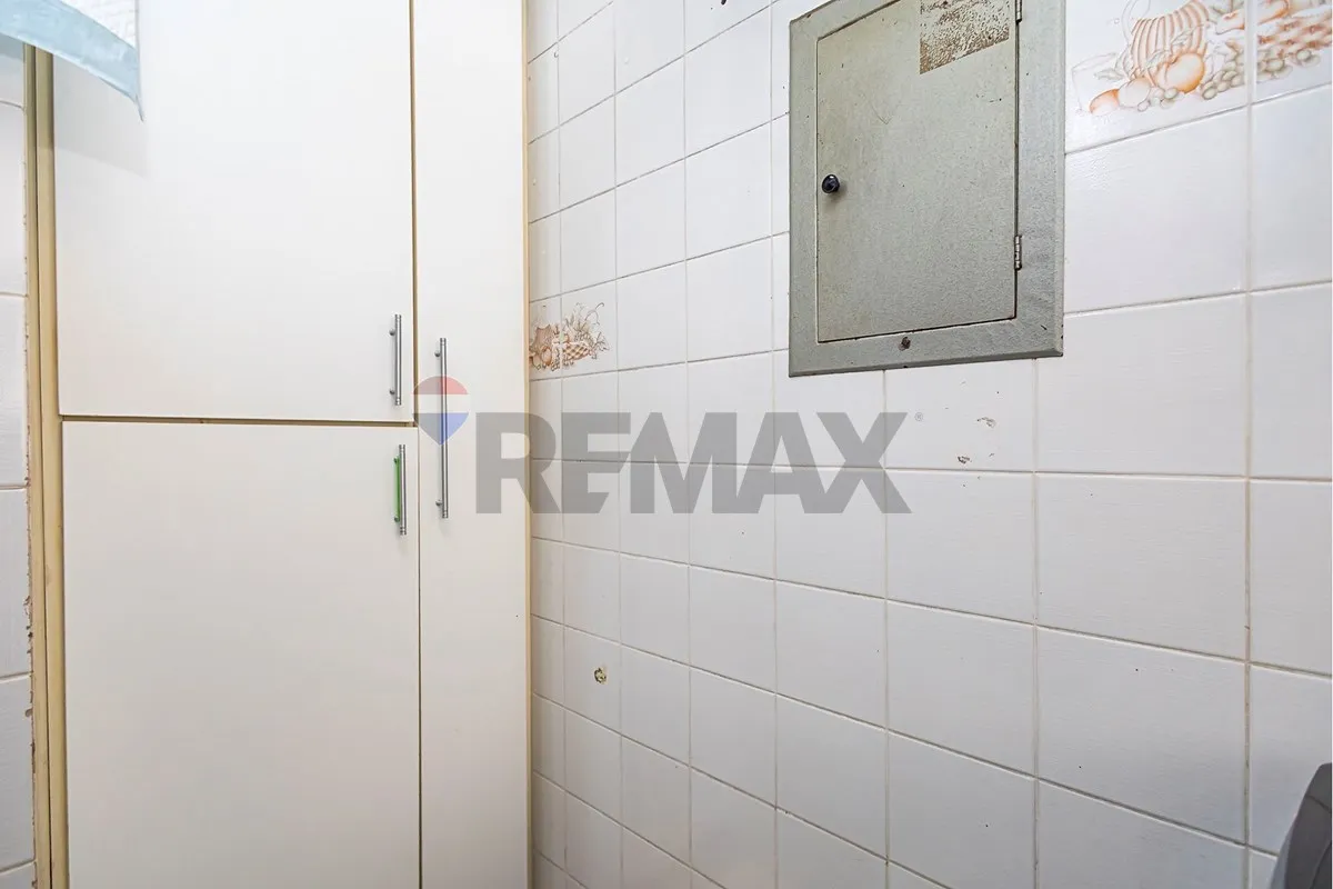 67 m² apartment with a washing machine and a bathtub — photo 37