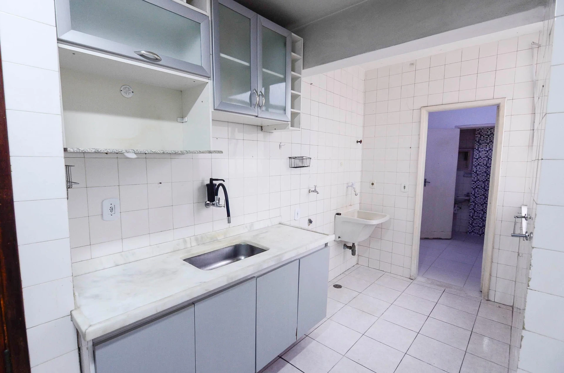 Unfurnished apartment with 2 bedrooms and a balcony — photo 22