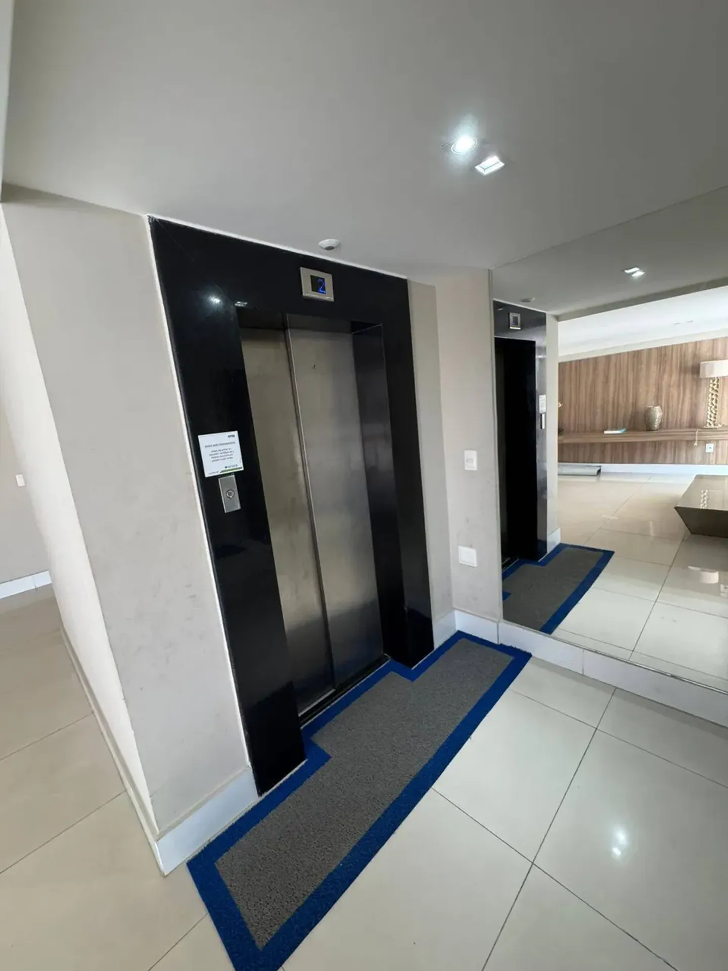 4-bedroom apartment in a building with a pool — photo 29