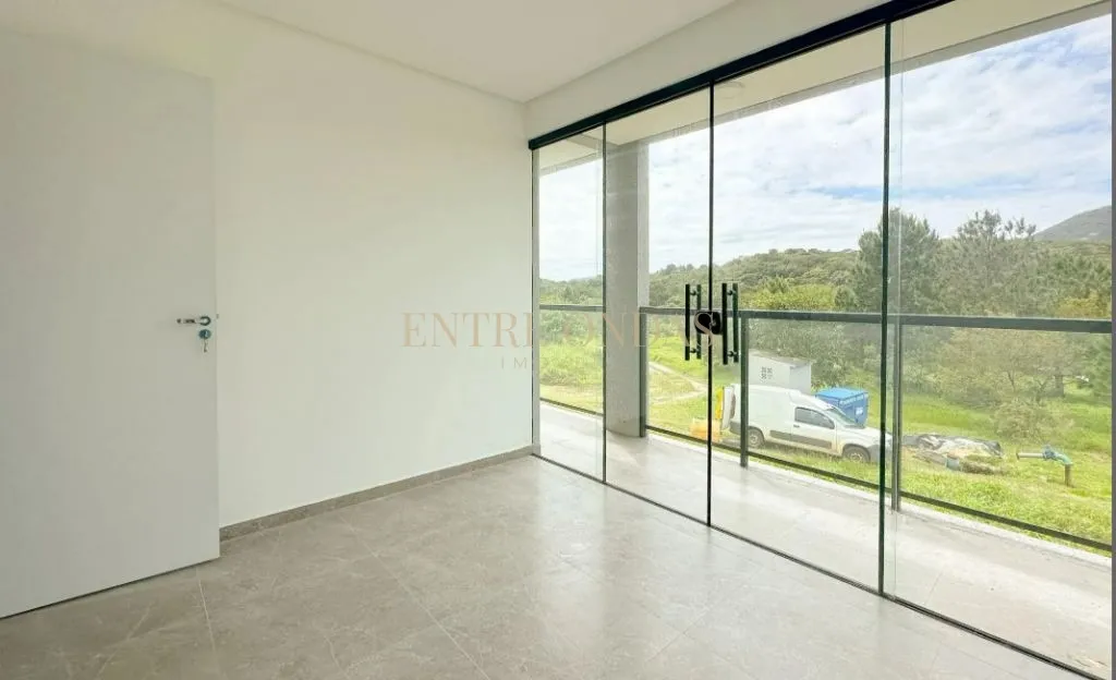 3-bedroom house with a mountain view in Florianópolis — photo 27