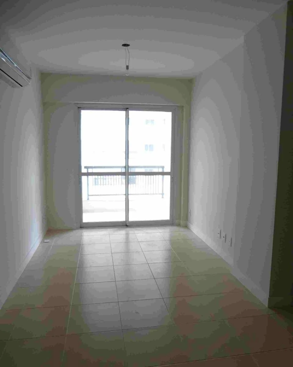 Balcony with a grill in a 2-bedroom apartment, 69 m² — photo 13