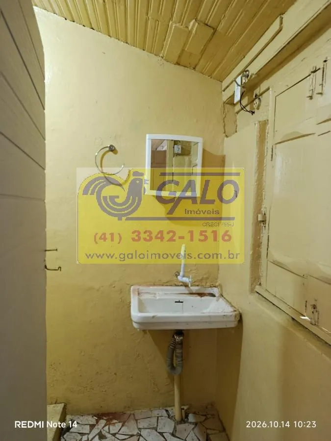 2-bedroom house with wood or laminate floors in Curitiba — photo 5
