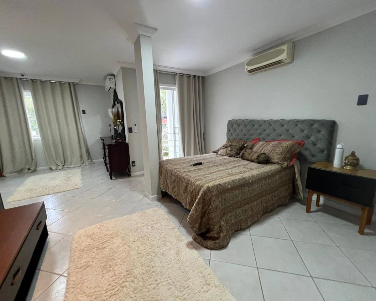Casa mobiliada de 300 m² com 4 dormitórios e 5 banheiros — photo 3