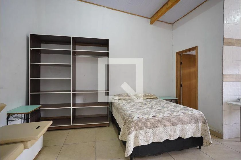 Estudio de 25 m² con cocina cerrada y fogón a gas