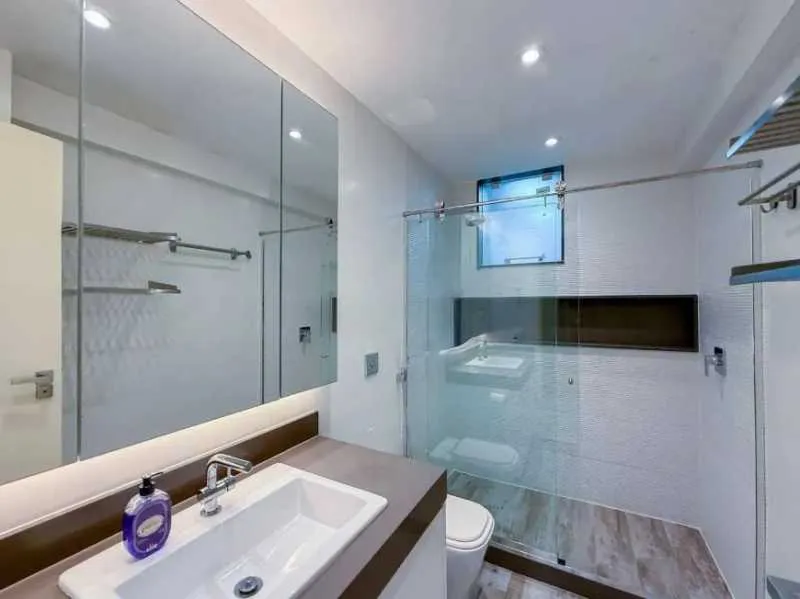 Furnished 2-bedroom apartment with 5 bathrooms — photo 20