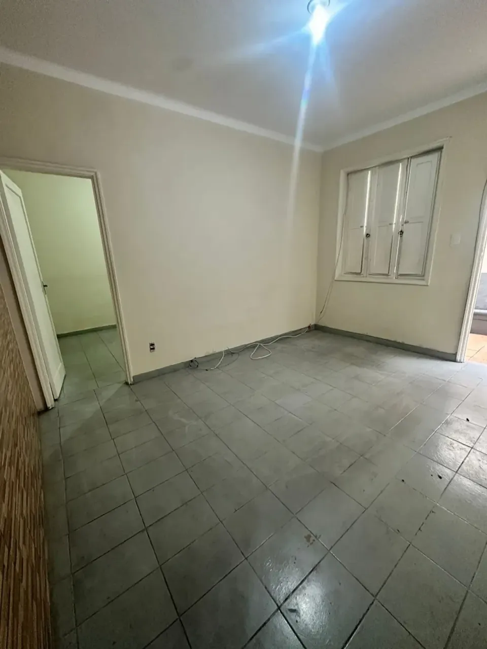 Незамебльована квартира з електричним душем у ванній — photo 5