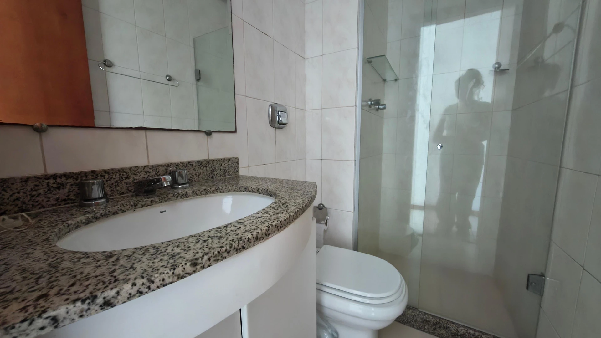 3-bedroom apartment in a building with a pool — photo 6
