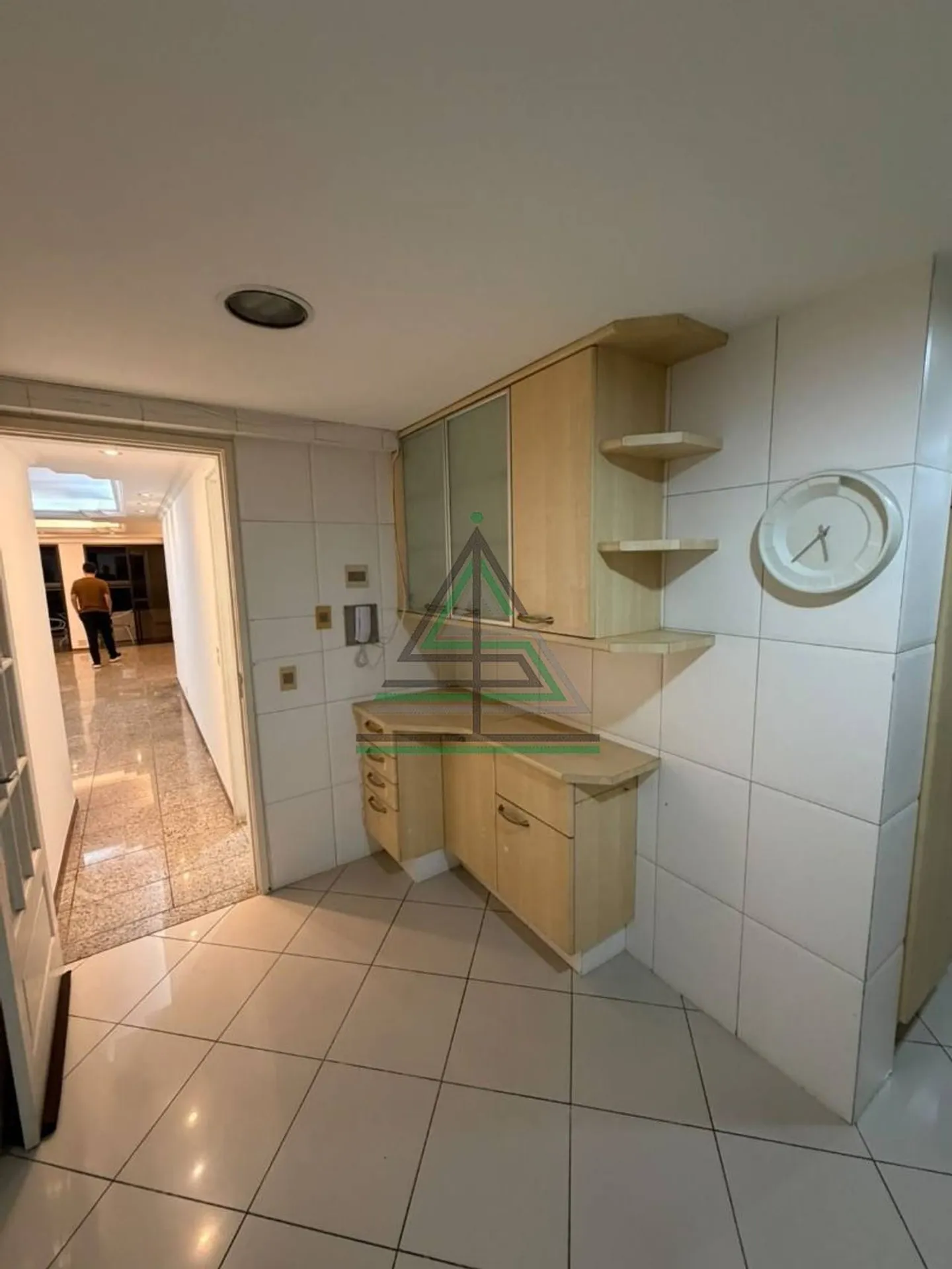 Apartment on the 21st floor with a home office — photo 22