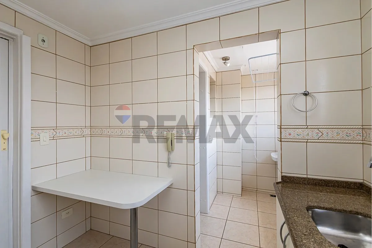 Wood or laminate floors in a 2-bedroom apartment, 70 m² — photo 39