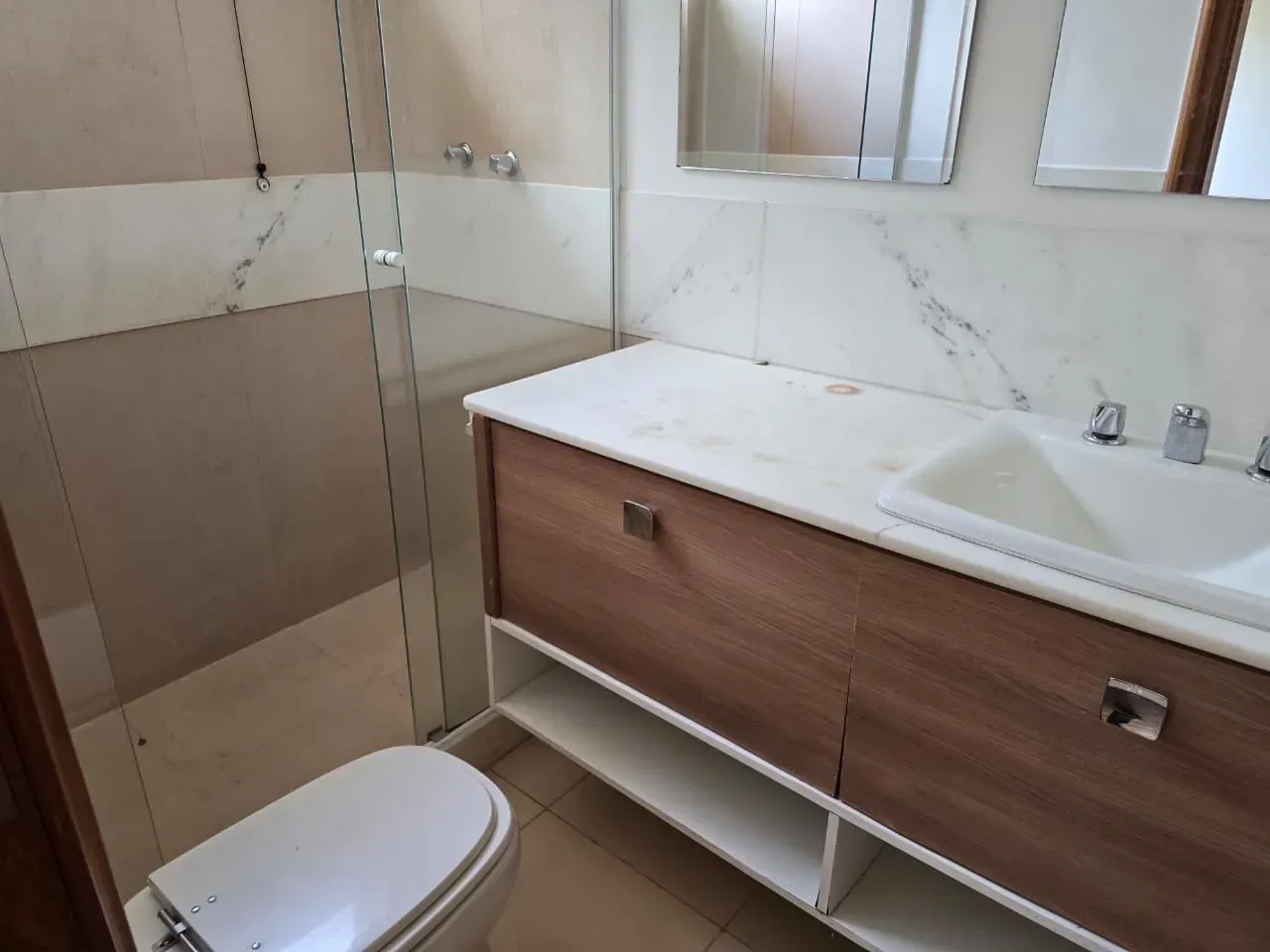 Будинок на 450 м² з 4 спальнями та кухнею з газом — photo 18