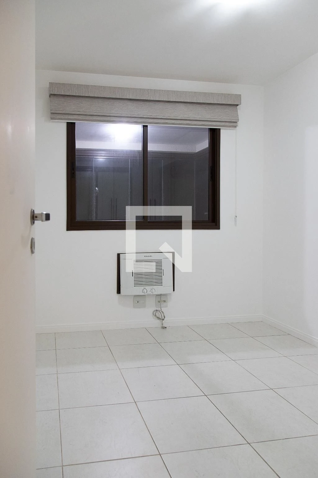 Glass-enclosed balcony in a 2-bedroom apartment, 74 m² — photo 15