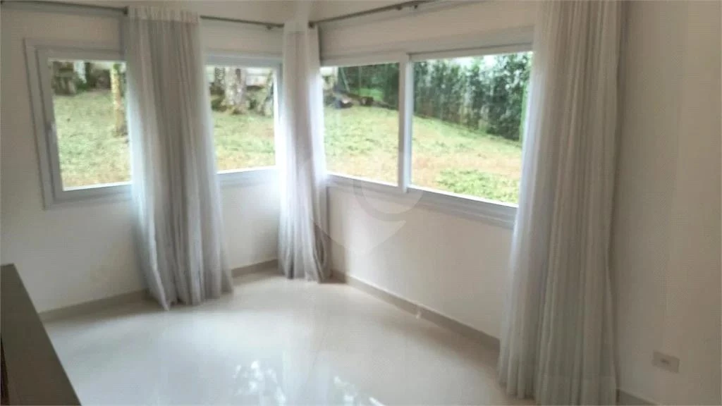 5-bedroom house with floor-to-ceiling windows — photo 5