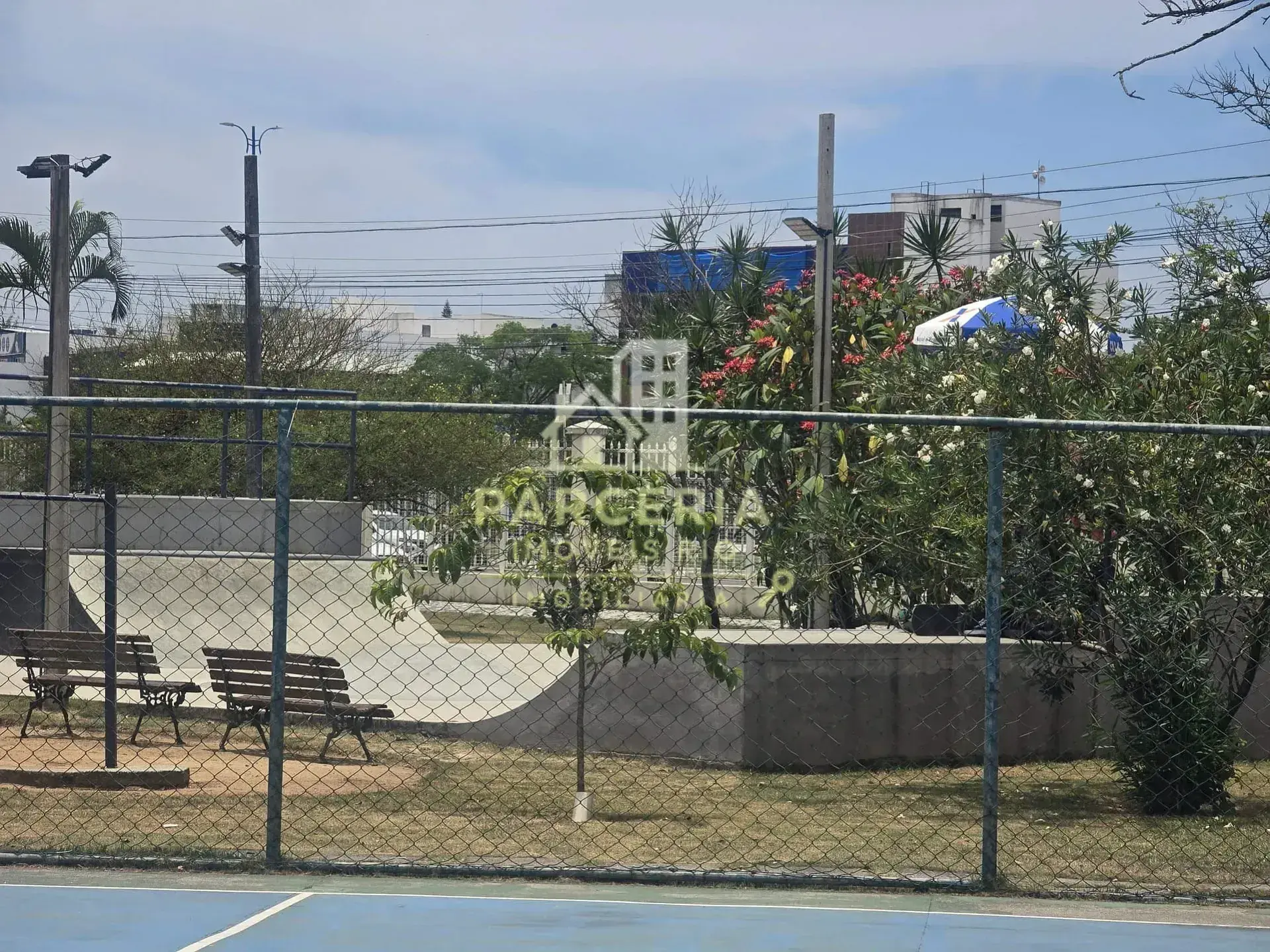 Casa mobiliada com 5 quartos e área de piscina compartilhada — photo 61
